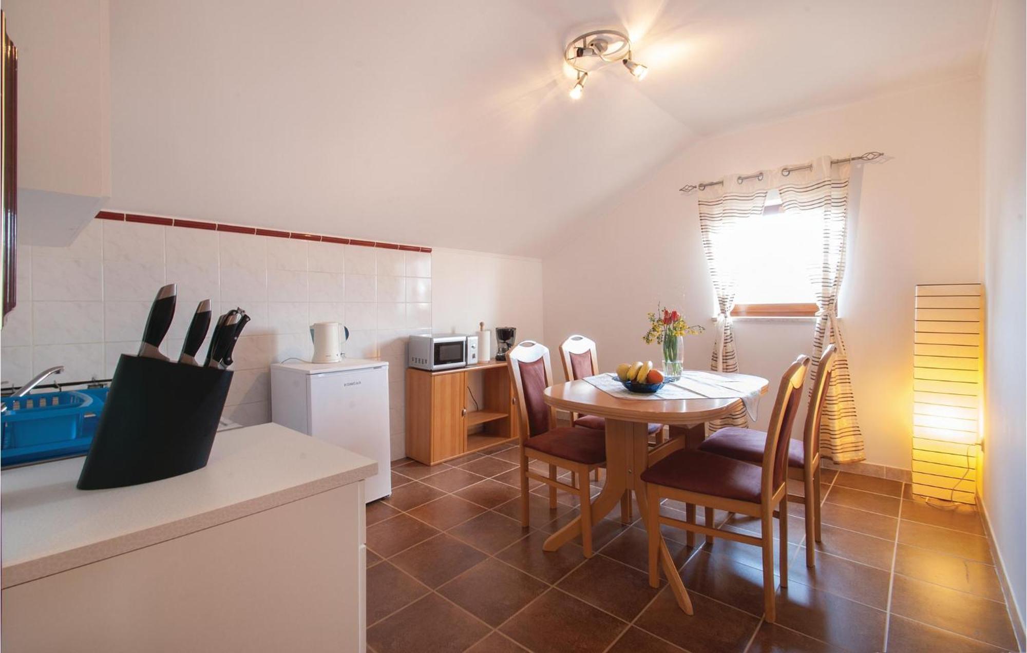 Lovely Apartment In Rovinj With Kitchen 외부 사진