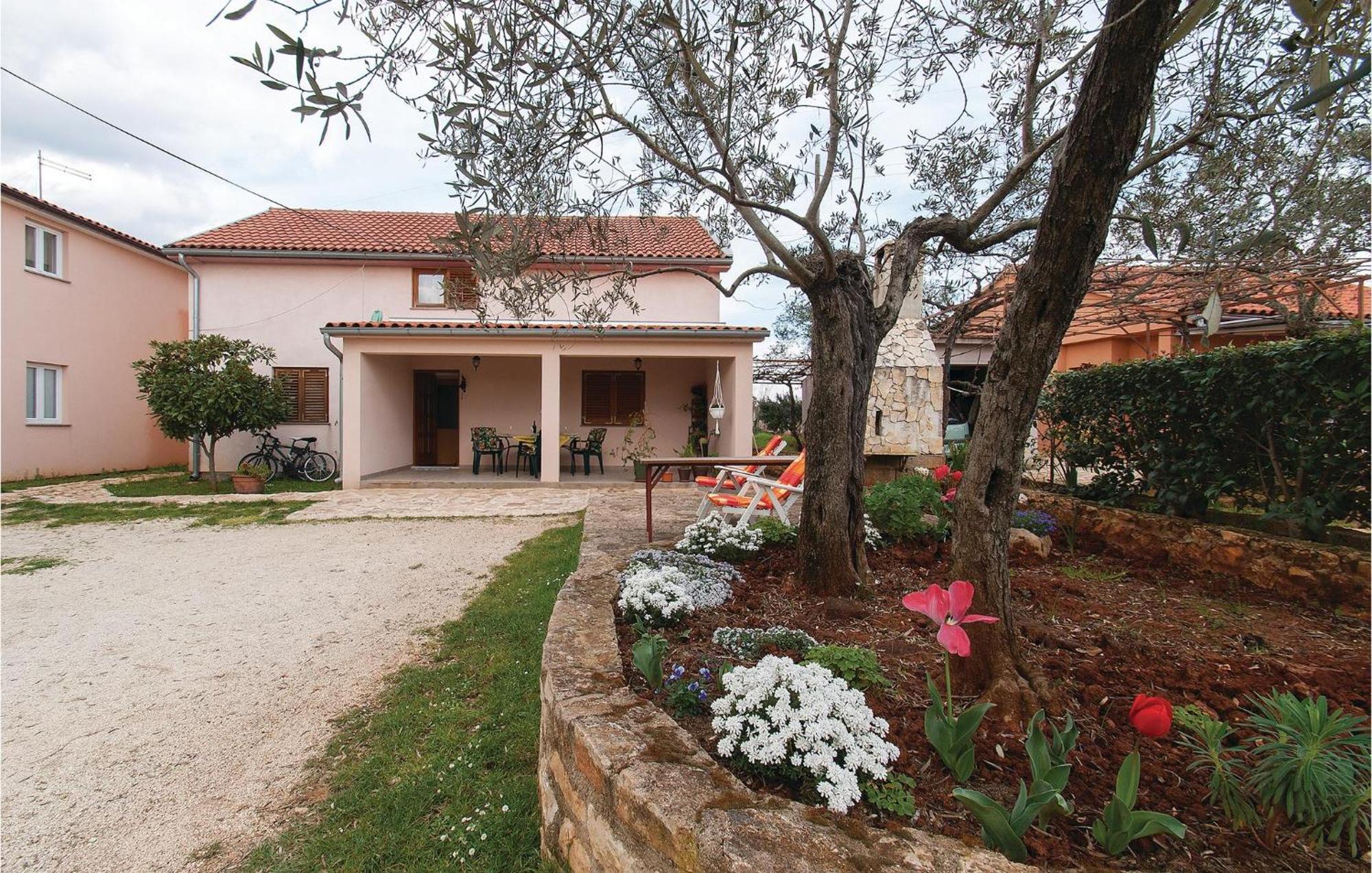Lovely Apartment In Rovinj With Kitchen 외부 사진